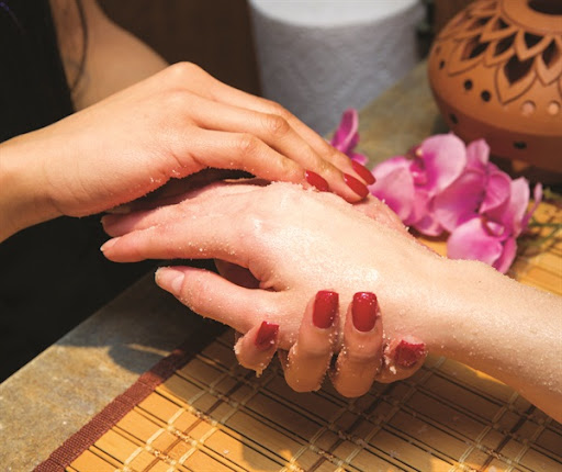 Hand scrub massage service